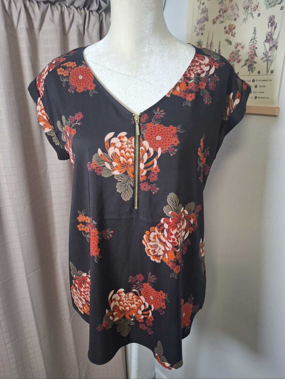 Express Black Short Sleeve Blouse Red Floral Print Zip Front Size Medium
